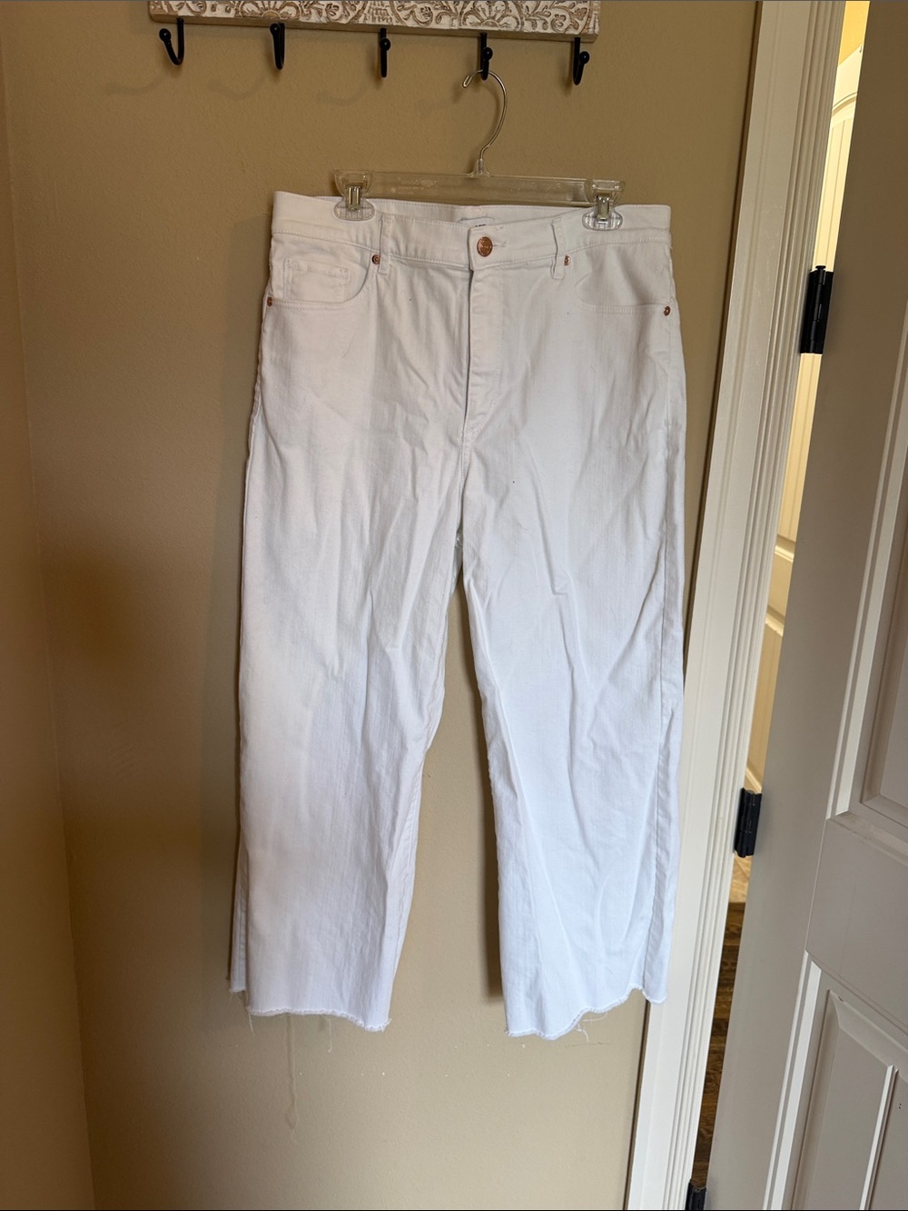 LOFT White Cropped Ankle Jeans